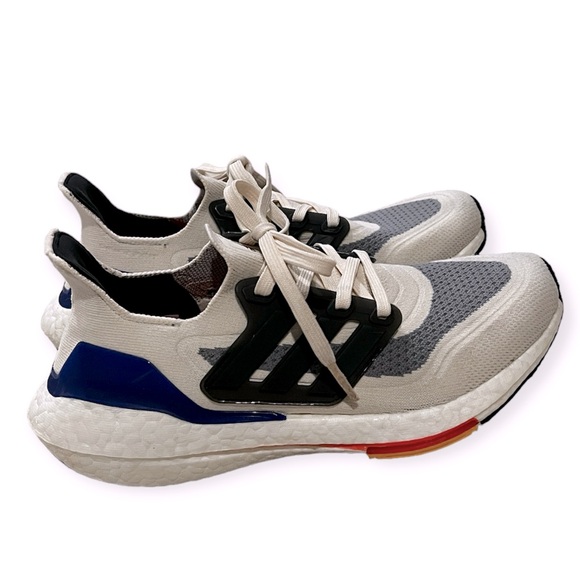 Adidas Ultraboost 21 Running Shoes- Big Kids Size 5, Woman’s Size 6 1/2 - Picture 4 of 8